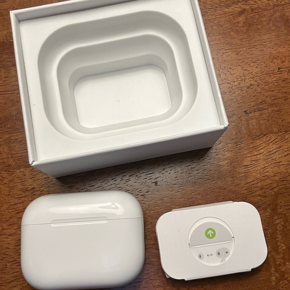 Apple AirPod Pro 3  ANC ( Active noise cancellation) - Picture 7 of 8